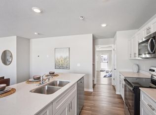 2453 Chloe Ln, Hiawatha, IA 52233