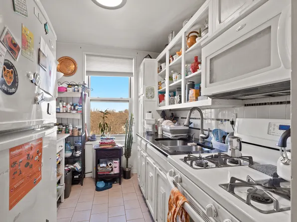 68-15 Selfridge Street image 8 of 16