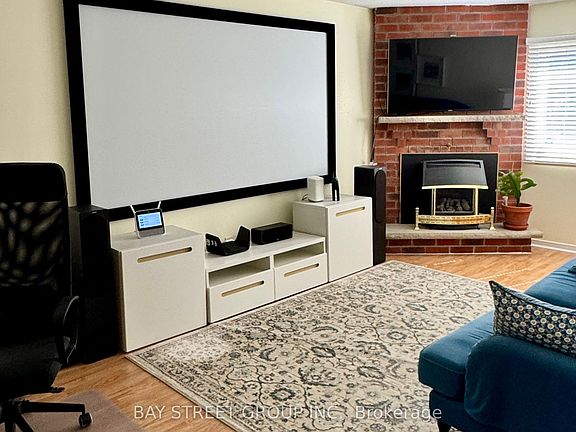 5th image of 2554 Valencia Rd