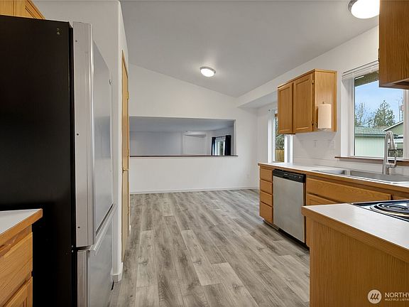 5th image of 17918 67th Avenue E