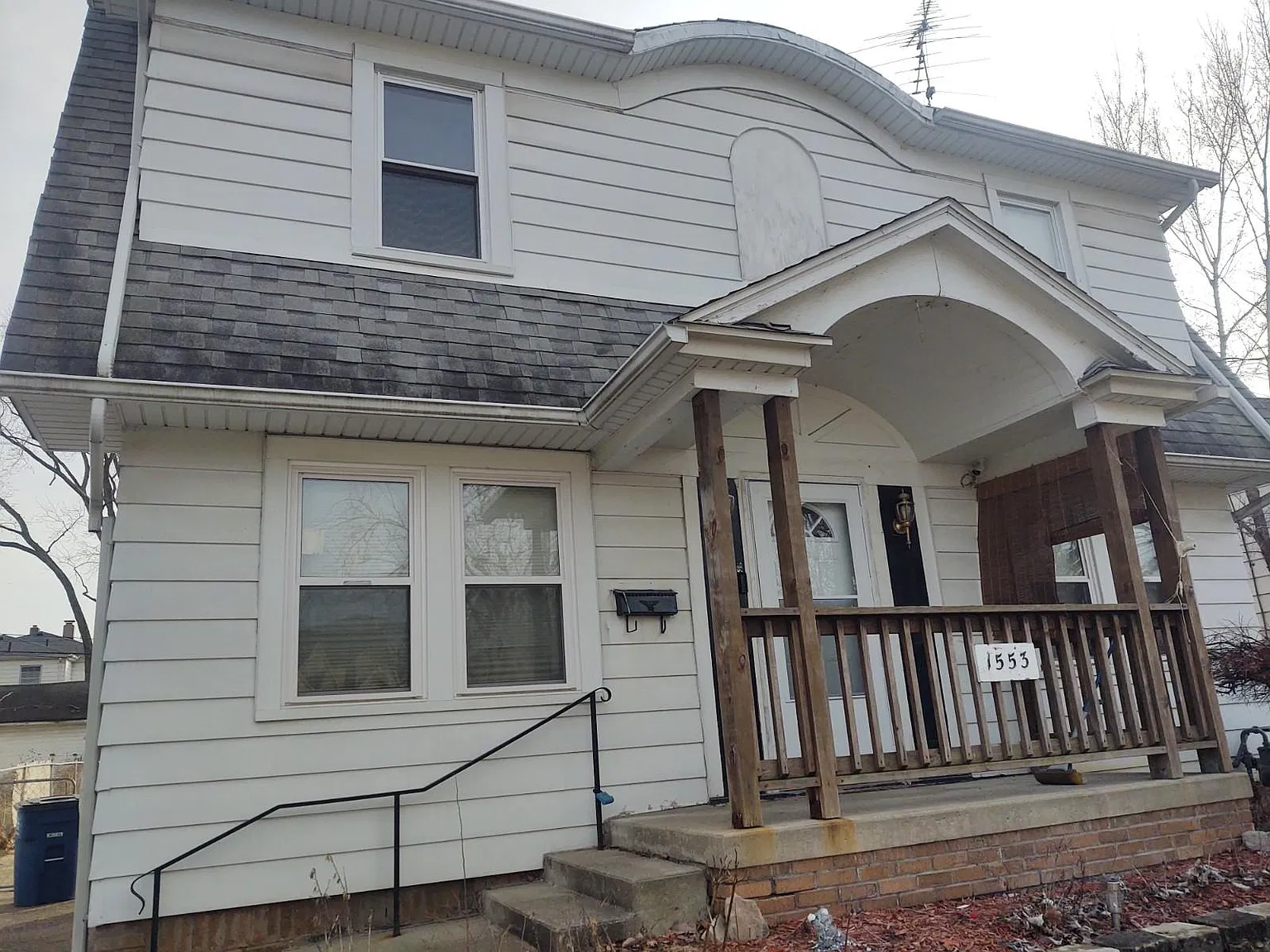 3 bed, 1383 sqft, $1,350 — Photo 1