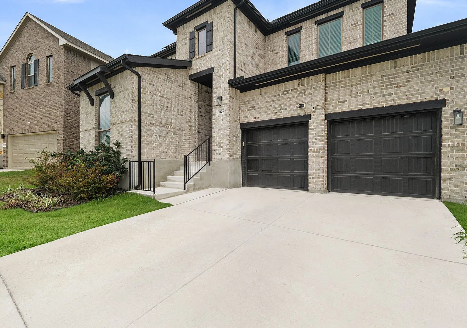 $200 Off On First Month's Rent! Spacious 4br Home With Gourmet Kitchen & Large Island Near Alamo ... — Photo 2