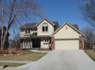 906 Hickory Hill Rd, Papillion, NE 68046