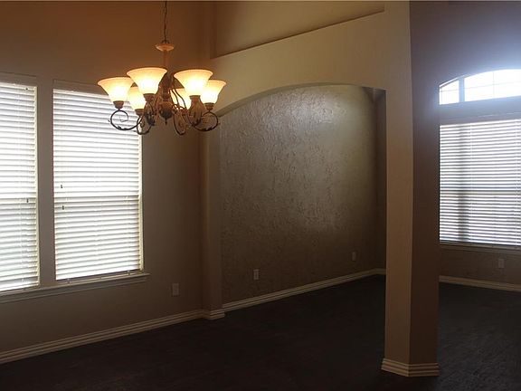 3rd image of 1129 Lake Hollow Dr