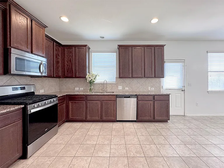 251 Triumph Rd — Photo 10