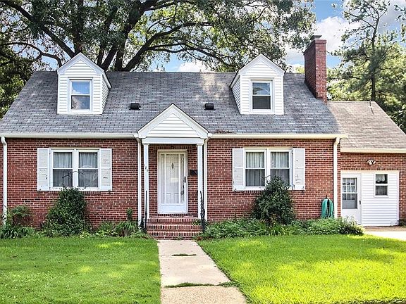 Welcome to 179 Blades Street in the Granby Shores neighborhood.