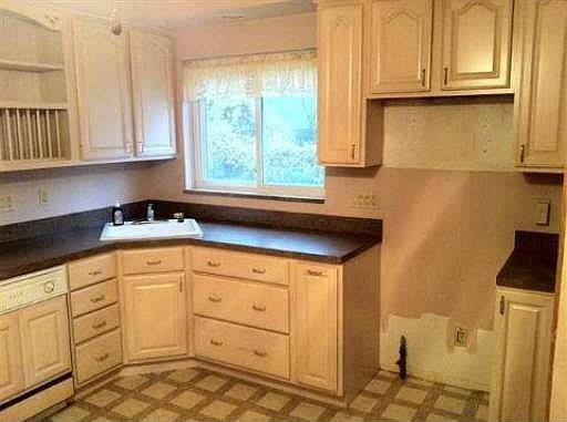 3rd image of 21708 Lakeshire St