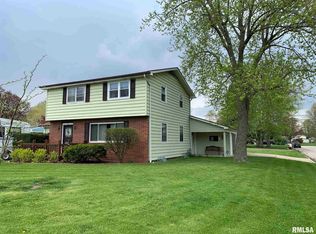 65 Winegar Dr, Canton, IL 61520