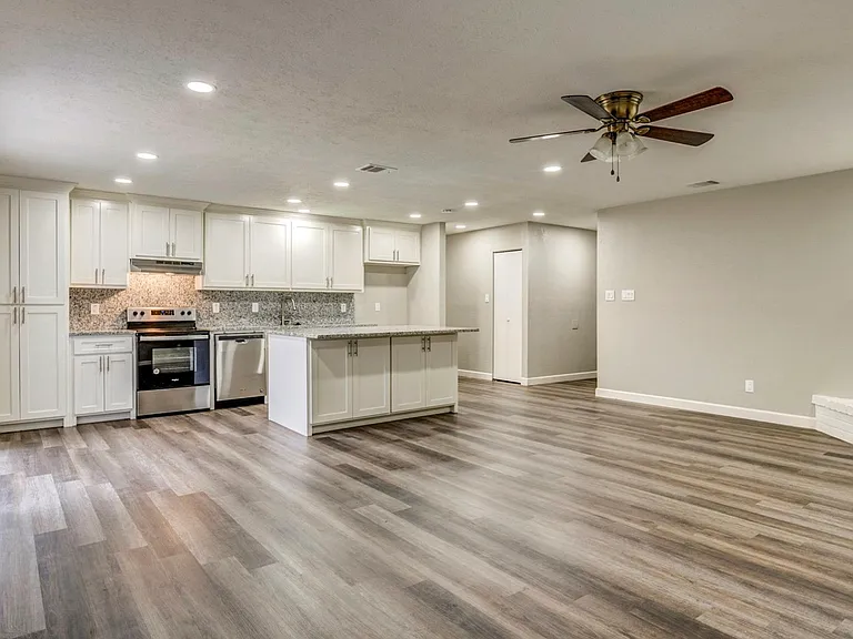 7813 Evening Star Dr — Photo 12