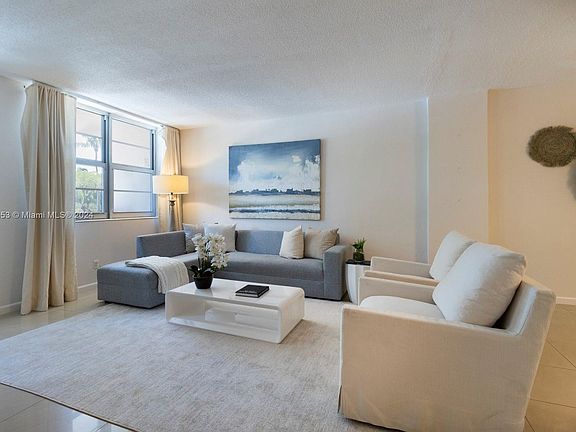 4th image of 90 Edgewater Dr APT 116