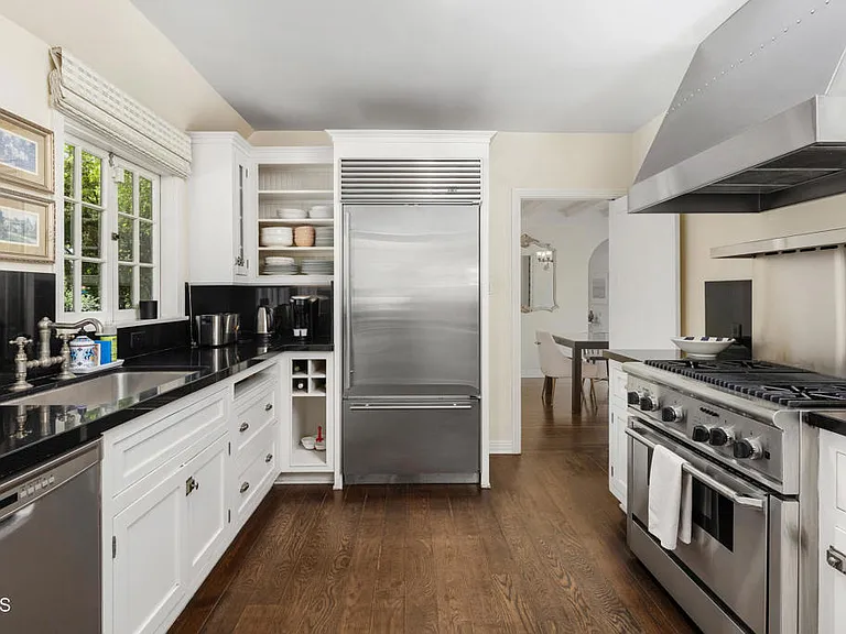 840 Victoria Dr — Photo 15
