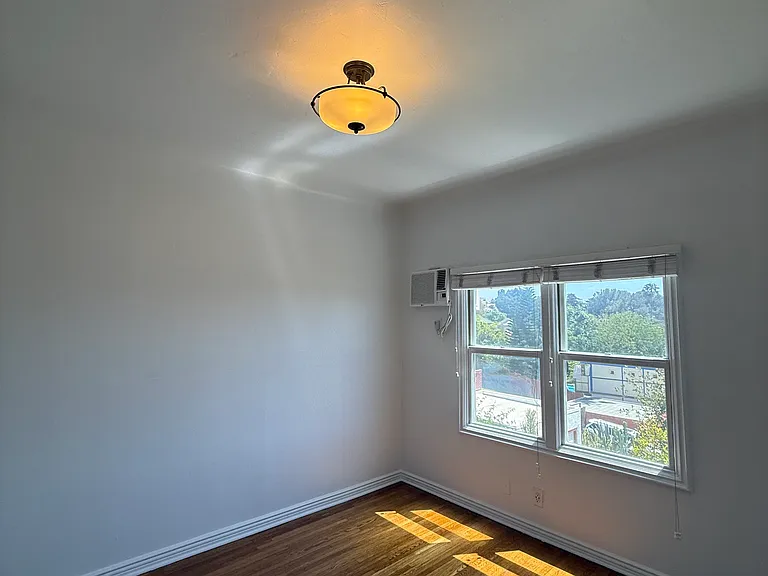 1316 Lucile Ave #3/4 — Photo 13