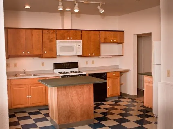 5136 Leif Erikson Dr, Astoria, OR 97103