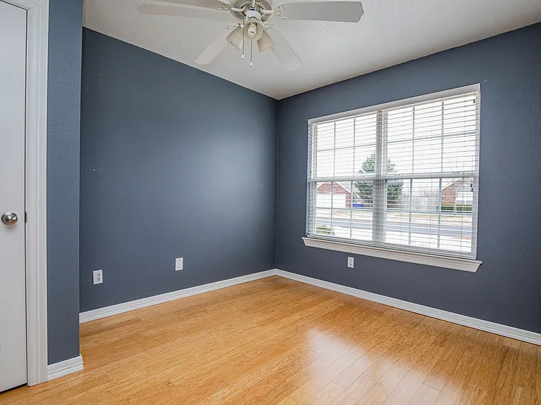 518 Topaz St — Photo 13