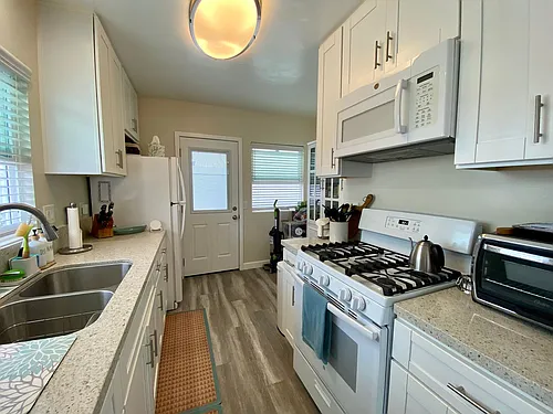 One Of A Kind! Ocean Beach Cottage Home, Steps Away From The Beach! Private Garage! Private Patio! Photo 1