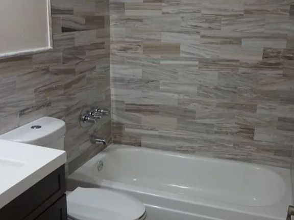 4th image of 2805 W Horatio St APT 6