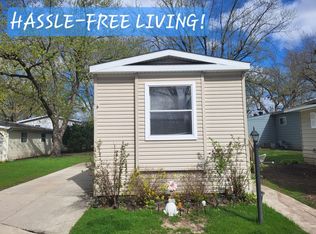 1113 Lake Ter #176, Elgin, IL 60123