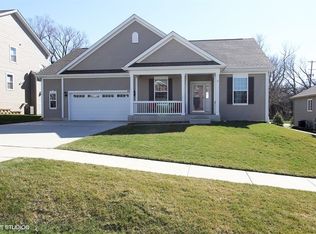 40 Linden Rd, Lake Zurich, IL 60047