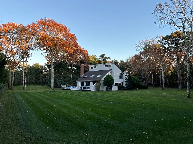 196 Buckskill Rd — Photo 1