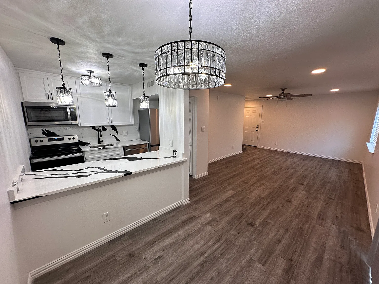 2 bed, 1.5 bath, 918 sqft, $1,975 — Photo 1