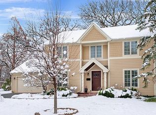 831 Lenox Rd, Glen Ellyn, IL 60137