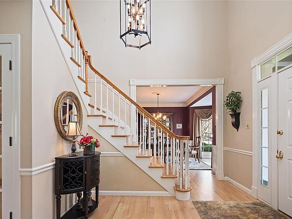 4th image of 15807 Barons Way Dr