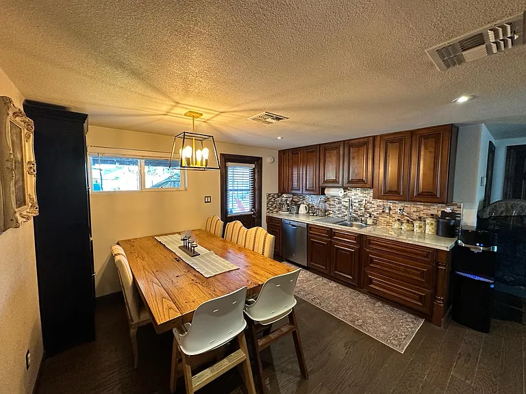 3215 E Sunnyside Ln — Photo 8