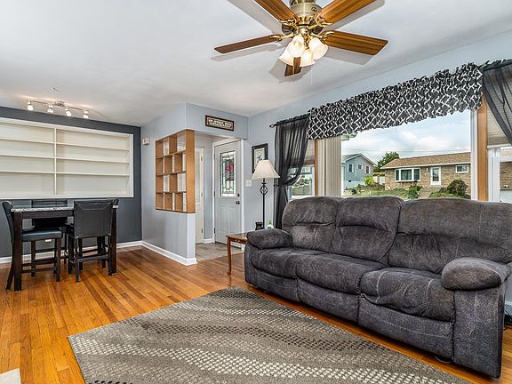 4th image of 2220 Evergreen Dr