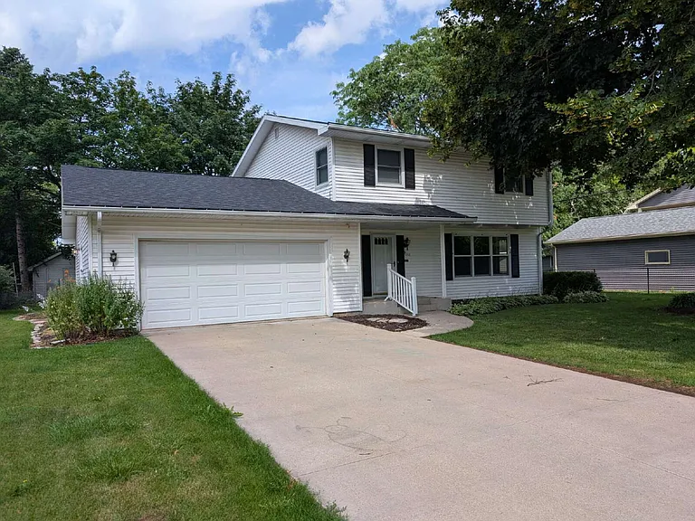 1311 Whittier Dr — Photo 1