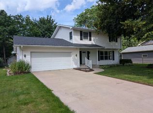 1311 Whittier Dr, Neenah, WI 54956