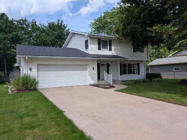 1311 Whittier Dr, Neenah, WI 54956
