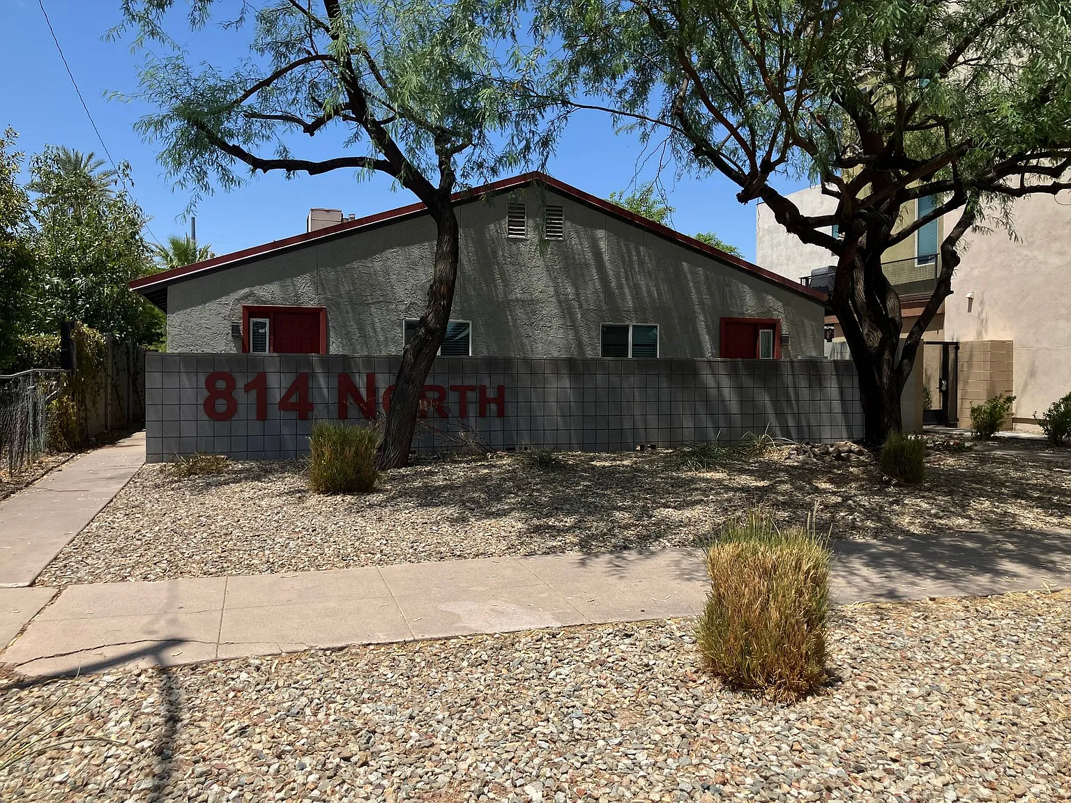 Beautifully Remodeled 2 bedroom, 1 Bath! Full Size washer and dryer!! — Photo 3