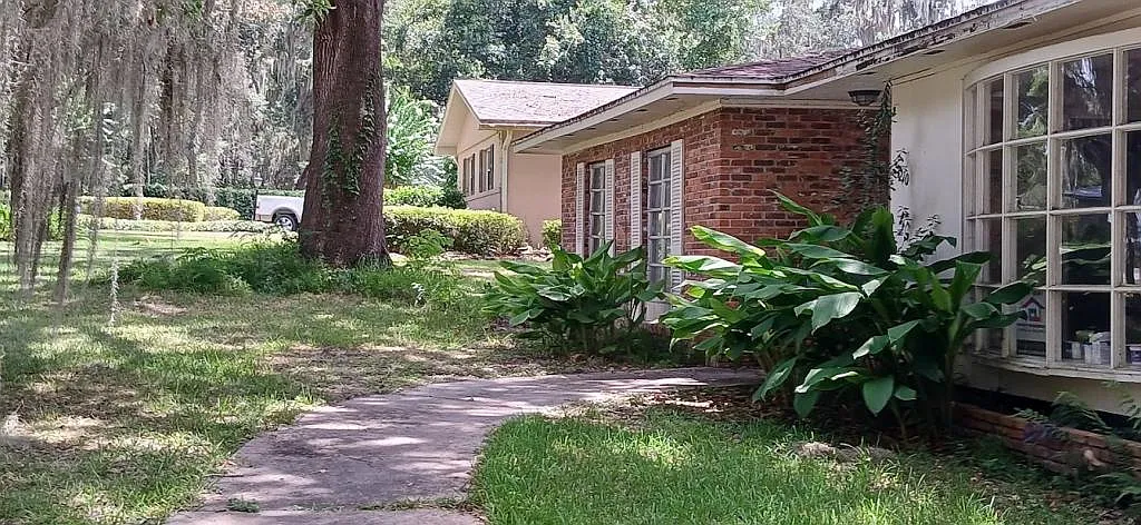 4210 SW 5th Ave — Photo 1