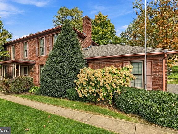 4th image of 525 Eton Ln