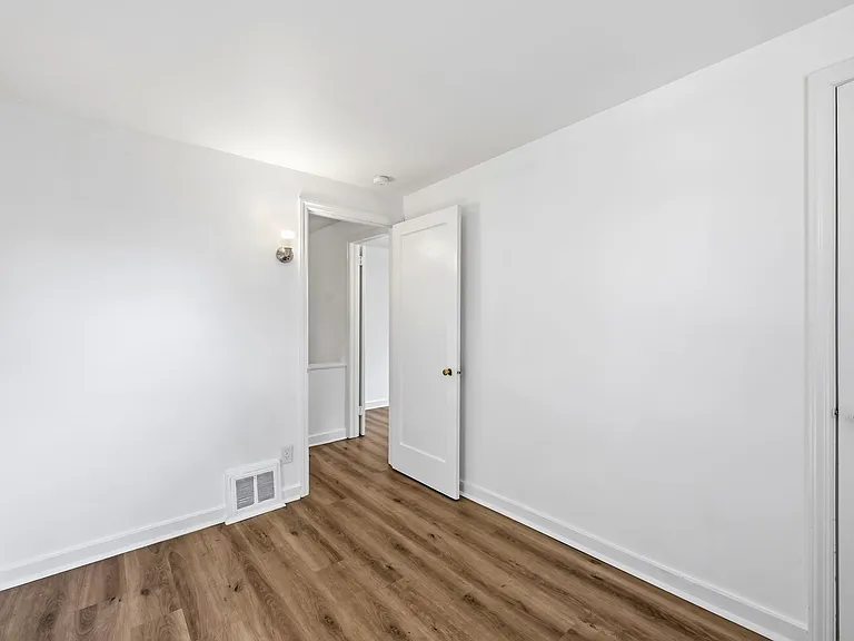 519 Vine St — Photo 14