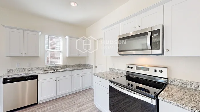 744 Devonshire Dr — Photo 12