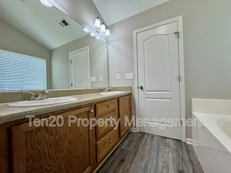 400 Gwynnes Way — Photo 15