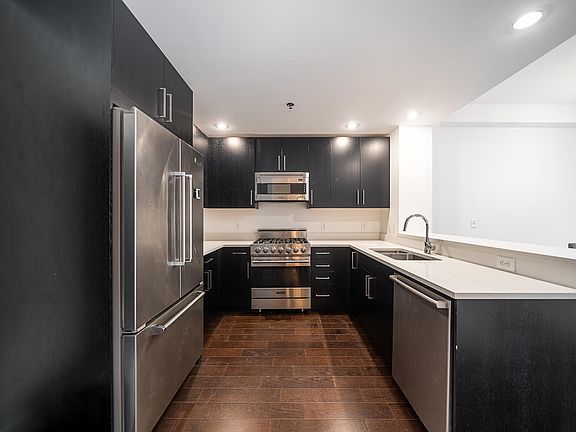 3rd image of 1100 Maxwell Ln Unit 1205