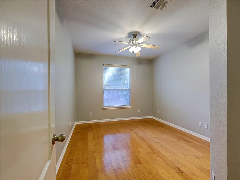 1554 Homewood Cir — Photo 19
