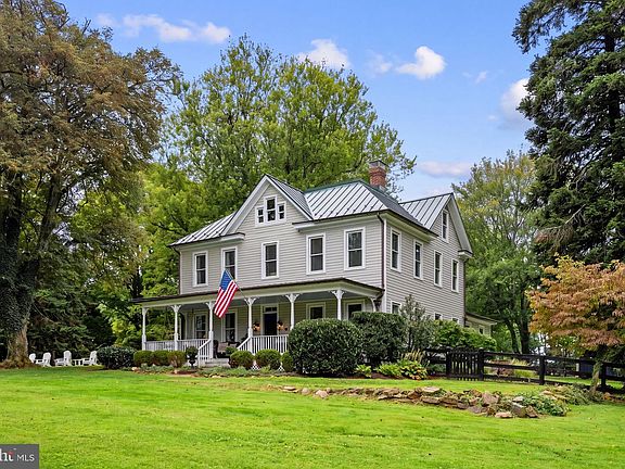 2nd image of 17121 Simpson Cir
