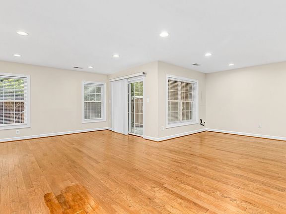 4th image of 3836 Elmwood Towne Way