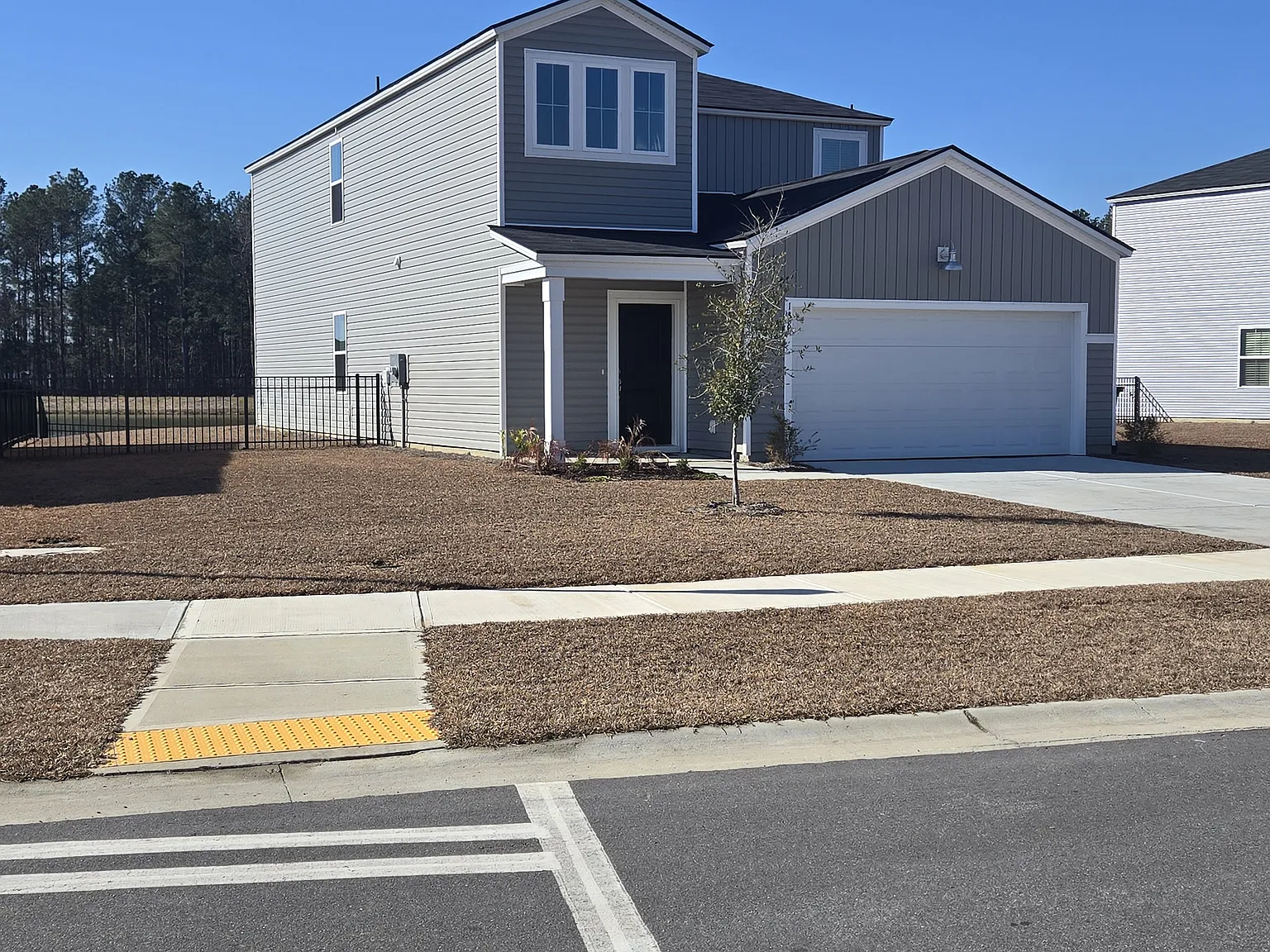 5 bed, 2.5 bath, 2359 sqft, $3,300 — Photo 2