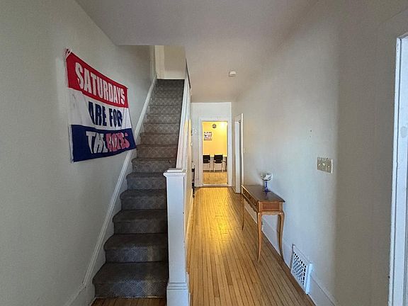 2nd image of 444 Gladstone Ave