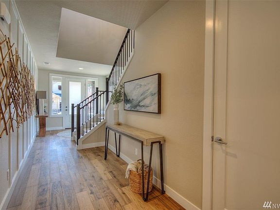 Pictures of model home and are for illustrational purposes only. Actual plans and specs may vary. Some features shown are considered upgrades. 