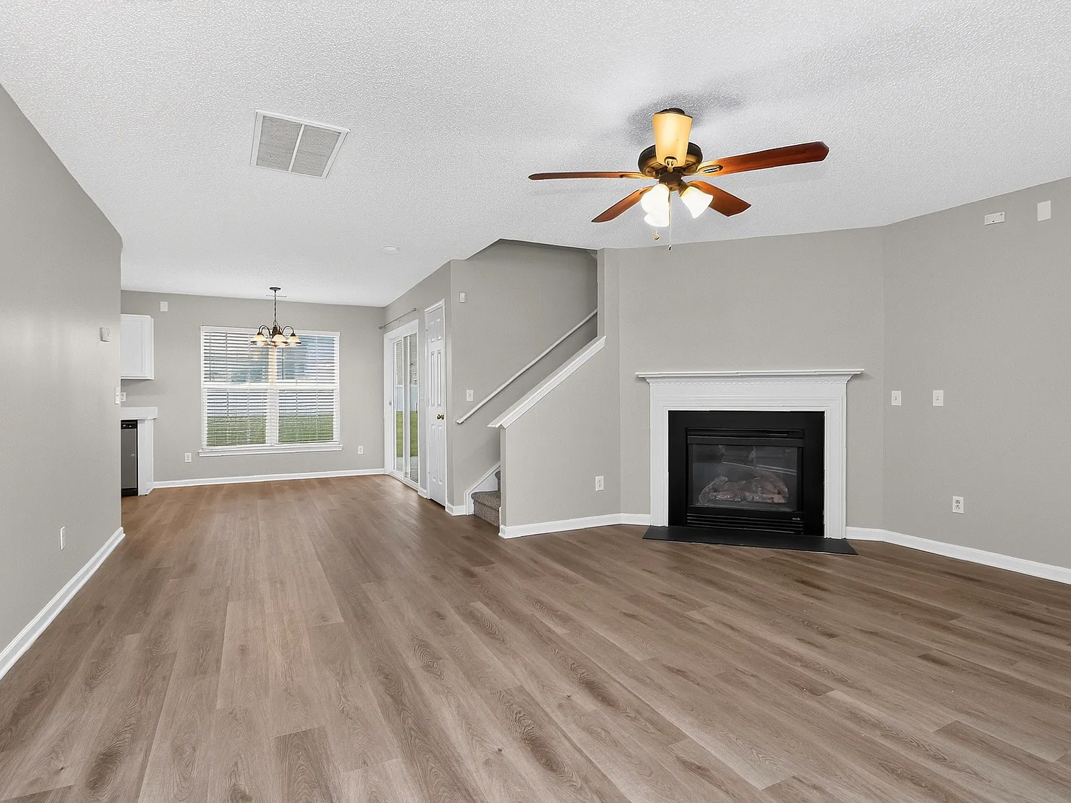 4 bed, 1583 sqft, $2,500 — Photo 4