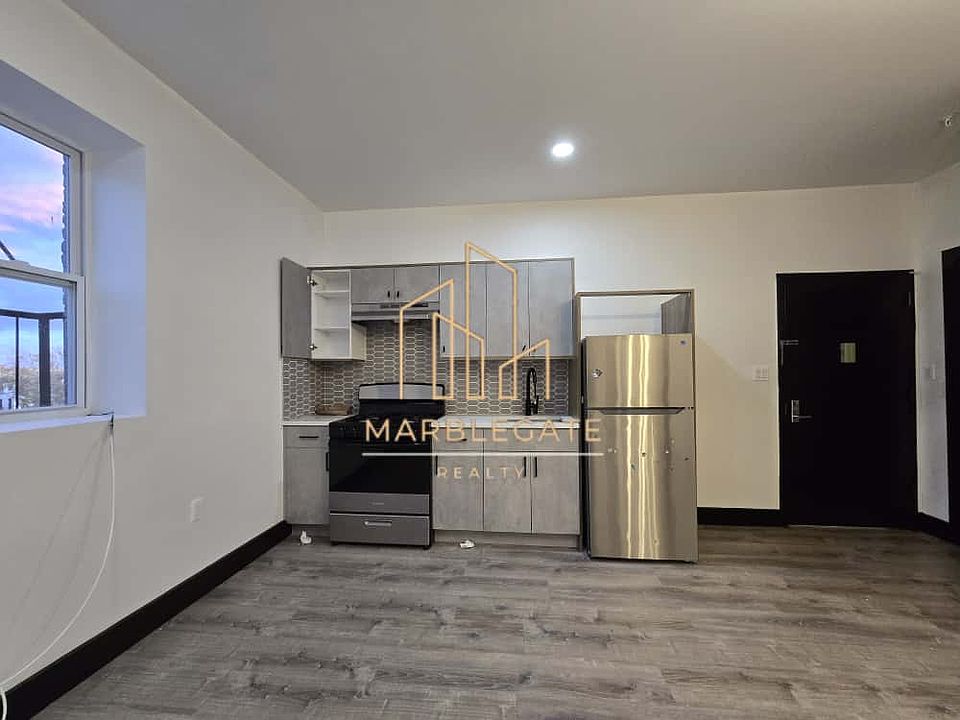1st image of 11 Thomas St #202A
