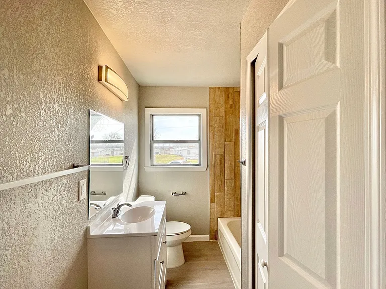 302 Washington St — Photo 24