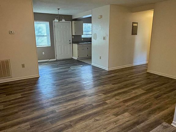 2nd image of 221 Cordell Cir