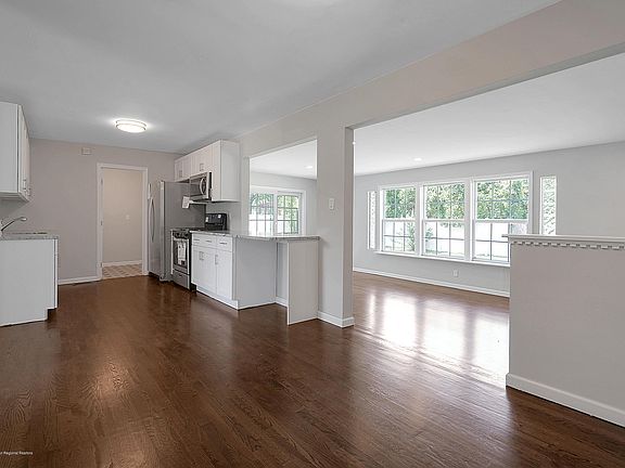 4th image of 1106 Fairview Dr