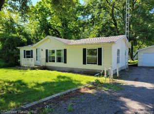 4571 Ravenswood Rd, Smiths Creek, MI 48074